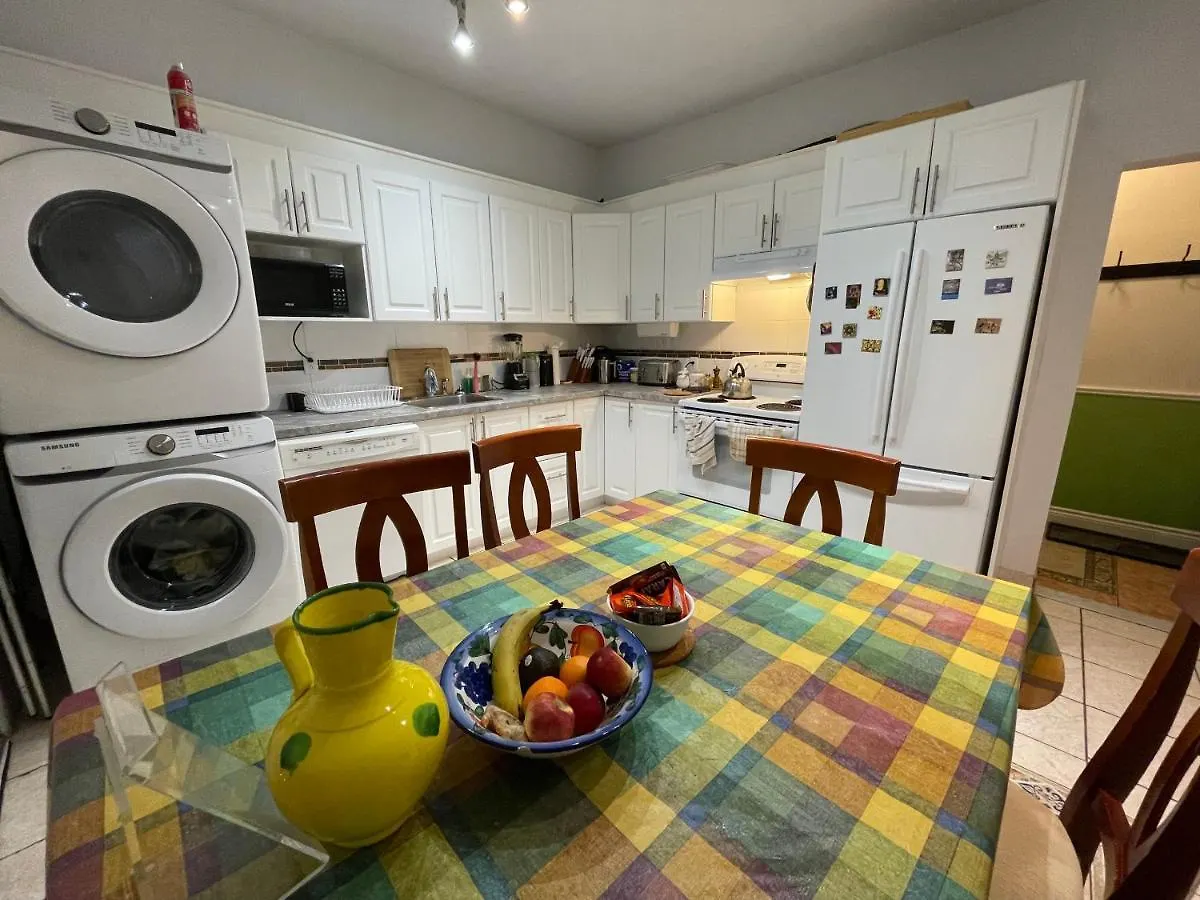Chambres El Mediterraneo Rooms Montreal 0*,  Canada
